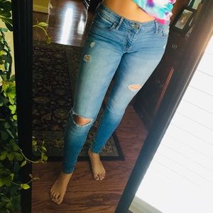Hollister distressed jean